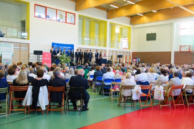 Jubileusz 100-lecia Szkoły - „Wspomnień czar” - część artystyczna podczas uroczystych obchodów Jubileuszu Szkoły